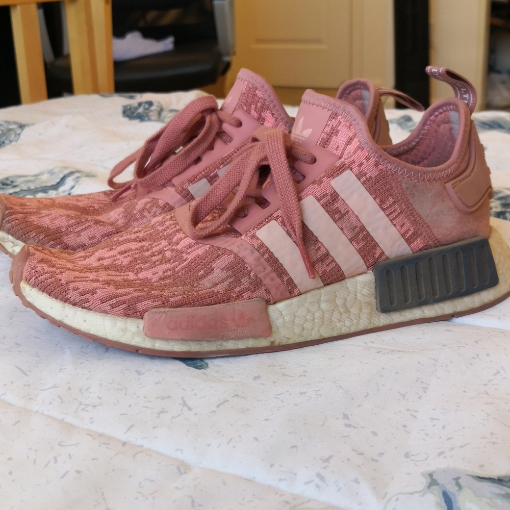 Pink Adidas NMD R1 - Picture 2 of 3